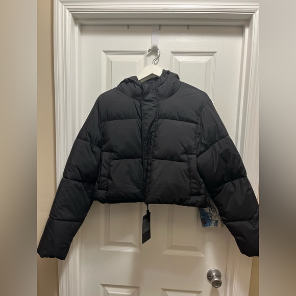 Fabletics Black Puffer Jacket with High Collar and Quilted Design -medium - Picture 6 of 7